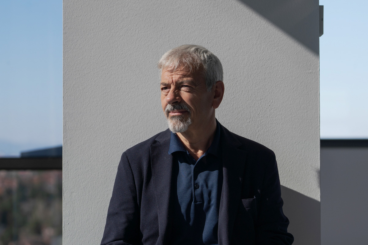 Guillermodgc's tweet photo. 📸 @Guillermodgc durante la entrevista a @carlos_sobera  para @elespanolcom 
#entrevista #fotografia #retrato #tv #españa 
https://t.co/PHhg3Z2bcX https://t.co/rWJm39YzuU