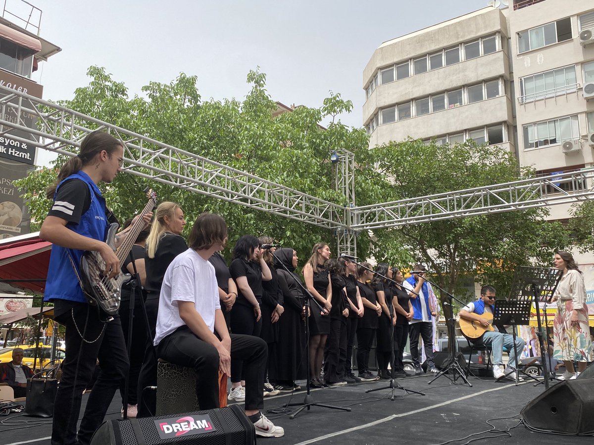 Mesir Festivali kapsamında Manisa İsmet İnönü Mesleki ve Teknik Anadolu Lisesi Özel alt sınıf ile gençlerimiz müzik dinletisi gerçekleştirdi. #gsbgm #ManisaGençlik