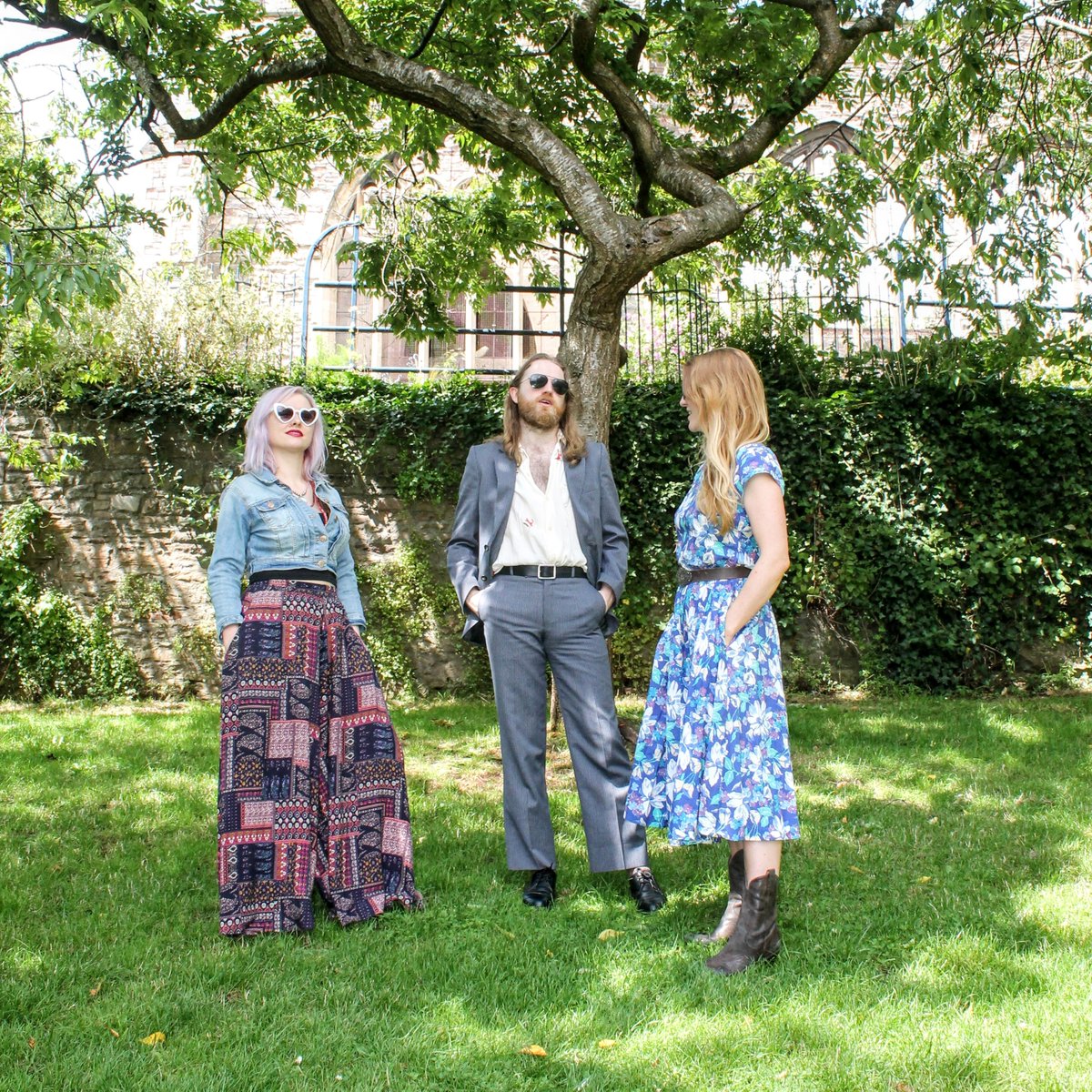 We're starting to feel summery vibes in Bristol. Can't wait to look cool in our sunglasses, wear fun outfits, and play at festivals again - starting with Dart Music Festival on 19/05 and Wimborne Minster Folk Festival on 9/06😍 #festivals #music #UK #Bristol #folk #americana