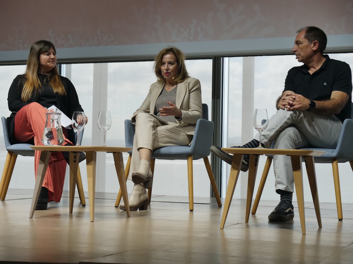 «La enseñanza artística y cultural: ¿elemento esencial en la vida de las personas?»

🗣️Modera Beatriz Amorós, docente en <a href="/UNIRuniversidad/">Universidad Internacional de La Rioja (UNIR)</a> 

👥 Clementina Díez de Baldeón, doctora en Historia del Arte y profesora de Universidad

👥 José Canales, director de la Escuela Ideo