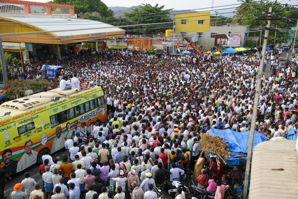 ಲೋಕಸಭಾ ಚುನಾವಣೆ ಹಿನ್ನೆಲೆಯಲ್ಲಿ ಕನಕಪುರ ವಿಧಾನಸಭಾ ಕ್ಷೇತ್ರದ ಕೋಡಿಹಳ್ಳಿಯಲ್ಲಿ ಇಂದು ಪ್ರಚಾರ ನಡೆಸಿ ಶ್ರೀ @DKSureshINC ಅವರ ಪರ ಮತ ಯಾಚಿಸಿದೆ. #KarnatakaCongress #KaranatakaPolitics #BangaloreRural #LokSabhaElections2024