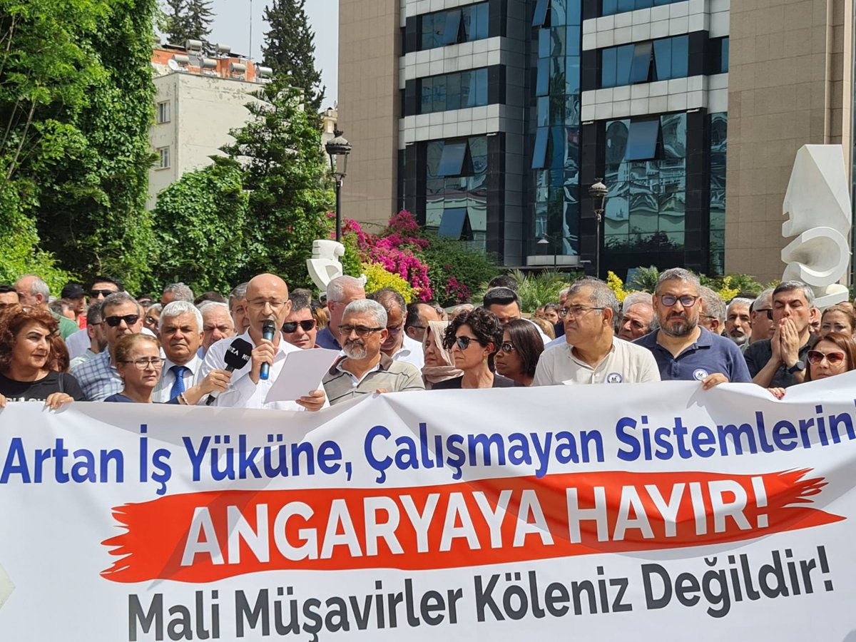 Bugün saat 11’de Artan İş Yüküne, Çalışmayan Sistemlerinize, Angaryaya Hayır! Mali Müşavirler Köleniz Değildir! diyerek düzenlediğimiz basın açıklamasına katılan yüzlerce meslektaşımıza çok teşekkür ederiz.

adanasmmmo.org.tr/artan-is-yukun…