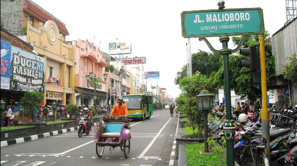 Malioboro

Dari manakah asal nama Malioboro di Yogyakarta? Dari Marlboro, Marlborough, atau nama lain.

📷Jalan Malioboro, Yogyakarta. (Gunawan Kartapranata/Wikimedia Commons).

🧵Utas