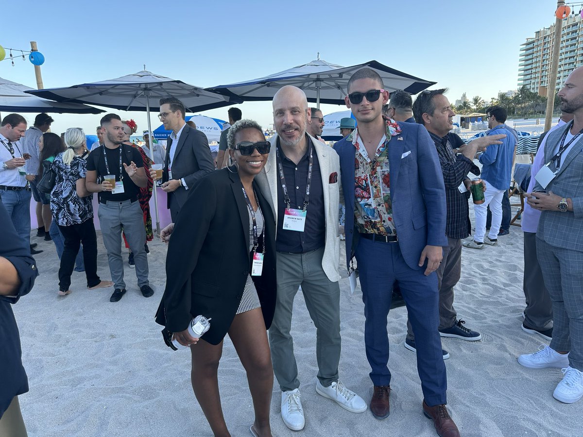 palmerta_'s tweet photo. Reflecting on an amazing time at #eMergeAmericas! Delighted to meet Melissa Medina &amp; Madeline Pumariega. Great reconnecting with BrainStation peers &amp; networking with top pros. Cheers to Andrew Satz for winning the pitch competition!”  #NortheasternUniversity #eMerge https://t.co/4wufaxXG5y