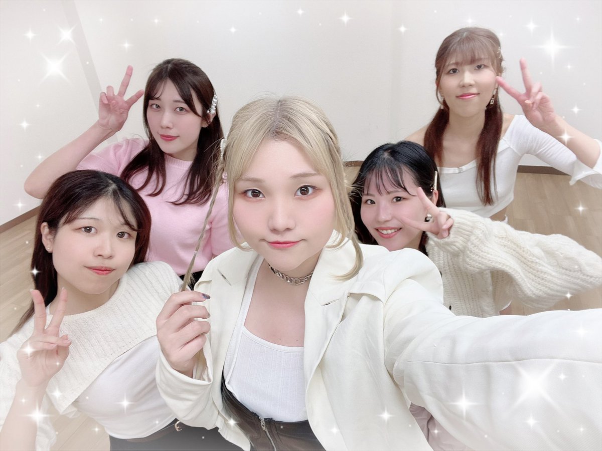 Patchwork808's tweet photo. 🌃ぱっちわーく419作目の投稿です！今回はLE SSERAFIMの『Perfect Night』です！  

親しい友人と楽しい夜を過ごす喜びと自由を歌ってる曲…かな😎
 
忘れられない夜に友人と共有する喜ばしい瞬間を一緒に祝福しましょー！🤍

#ぱっちわーく88ぱちぱちぱっち

👏👏 https://t.co/Em66PSbKFn… https://t.co/0mqyqdtc5I