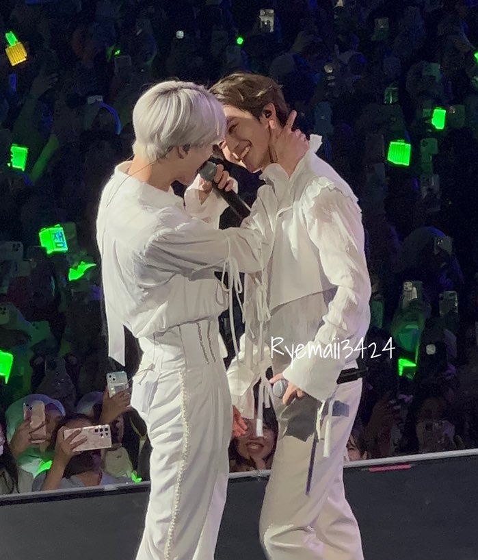 ljnsbff's tweet image. .