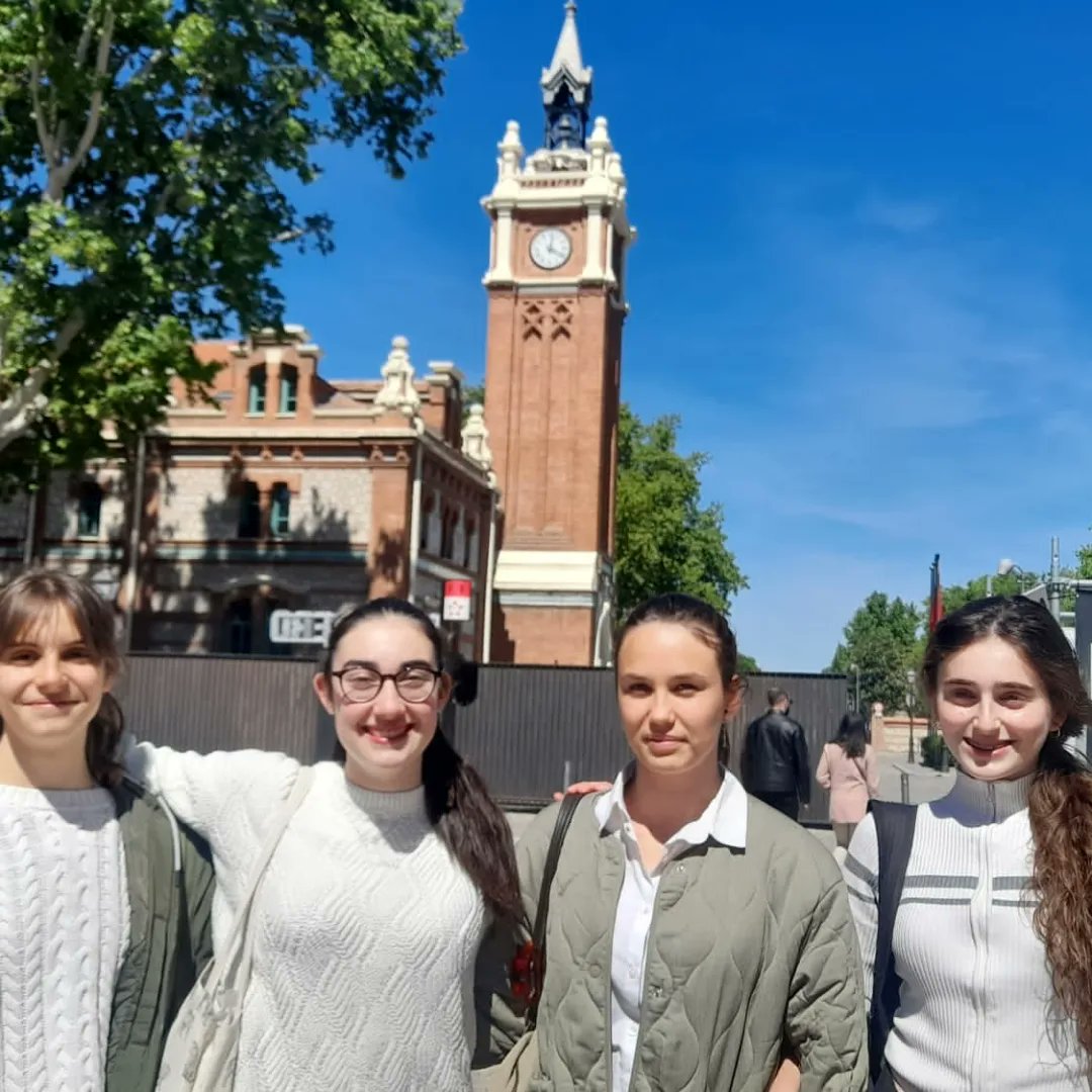 iessapereaude's tweet photo. Las alumnas del #IESSapereAude participantes en el Concurso Nacional de Lectura han regresado a #villanuevadelpardilllo con el primer premio en la modalidad de grupo. Gracias por la gloria que nos seguís proporcionando con vuestro buen hacer.
#AtrediPress https://t.co/lAvfAj6d6J