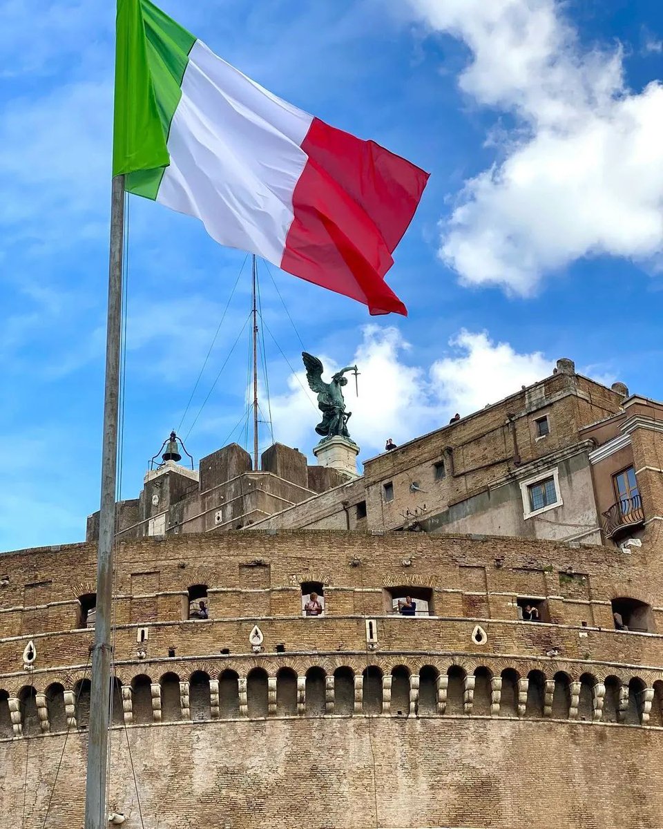 Buon 25 aprile dalla redazione di Turismo Roma! In occasione della Festa della Liberazione, i musei, parchi archeologici e luoghi della cultura statali saranno aperti gratuitamente. 📸 IG: castelsantangelo #visitrome