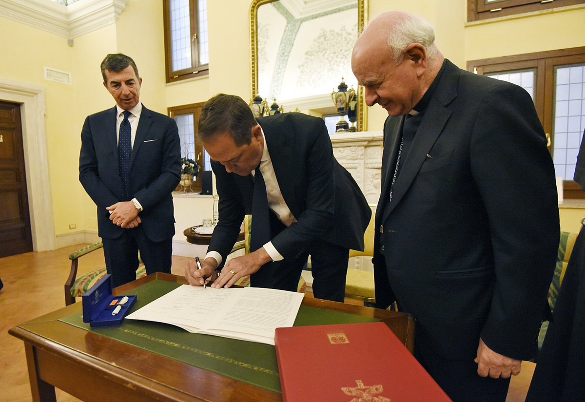 Pope Francis has met Chuck Robbins, the Chairman & CEO of the technology company @Cisco, who is backing Vatican efforts for a more ethical approach to Artificial Intelligence led by @PontAcadLife. Robbins today signed the “Rome Call for AI Ethics”