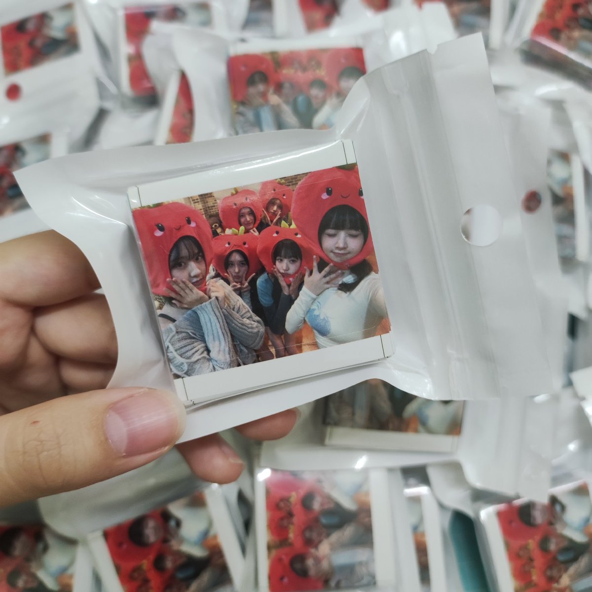 YYwhy3's tweet photo. ❤️WTS fanmade sticker❤️
 Saiz: 3*4cm

🍀IVE
1 pack 70pcs (mix w 7 design)
🍀SEVENTEEN 
1 pack 65pcs (mix w 13 design)

1 pack  RM4
2 pack  RM7
5 pack  RM16
＞6pack  RM3per
#pasarive #pasarivemy #pasarseventeenmy #pasarseventeen https://t.co/buXjNUntLA