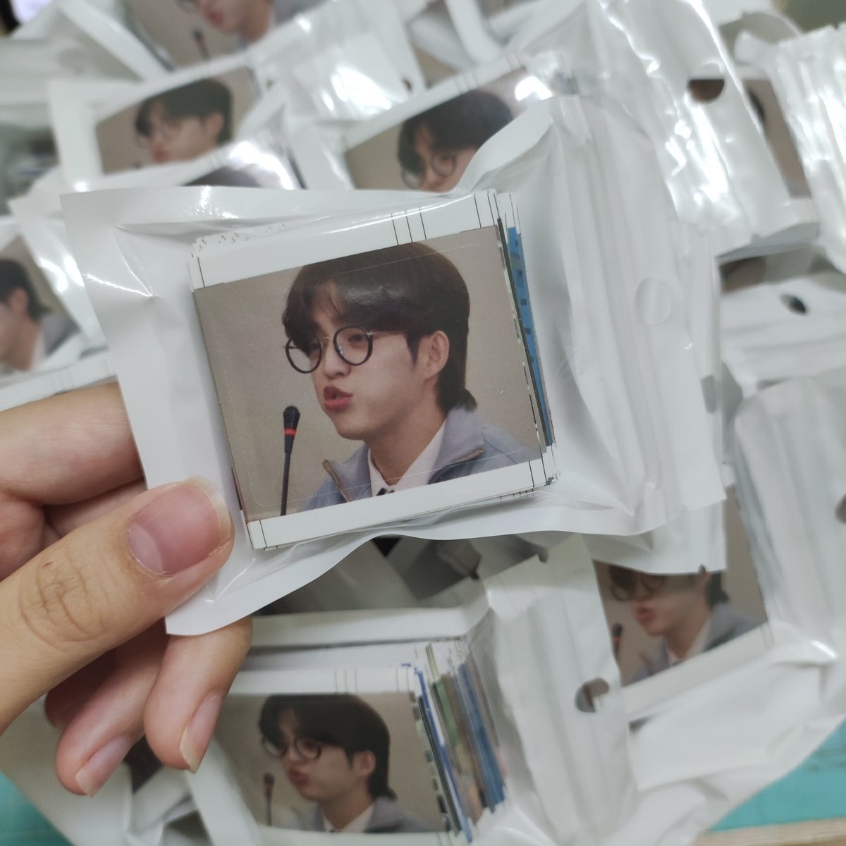 YYwhy3's tweet photo. ❤️WTS fanmade sticker❤️
 Saiz: 3*4cm

🍀IVE
1 pack 70pcs (mix w 7 design)
🍀SEVENTEEN 
1 pack 65pcs (mix w 13 design)

1 pack  RM4
2 pack  RM7
5 pack  RM16
＞6pack  RM3per
#pasarive #pasarivemy #pasarseventeenmy #pasarseventeen https://t.co/buXjNUntLA