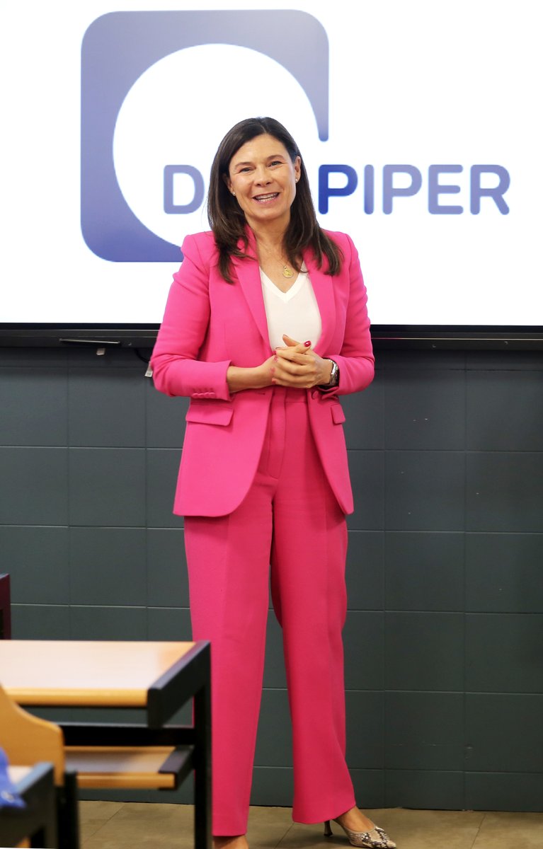 .@pilar_menor, Employment Global Co-Chair y Senior Partner en España, inauguró ayer el Aula DLA Piper-CEU, colaboración entre nuestro despacho y @USPCEU y dirigida por Raúl Partido. Espacio para fortalecer la formación en derecho de los alumnos del CEU y mejorar su empleabilidad