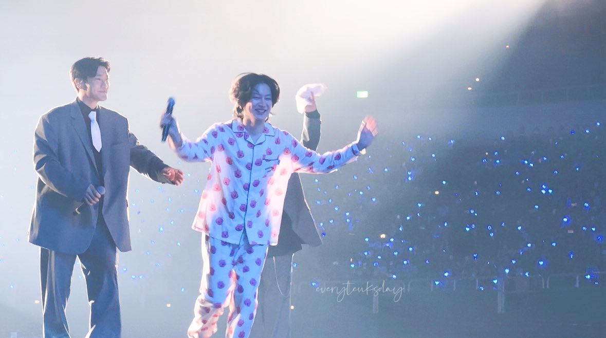 사랑해요 김희철
우유 빛깔 김희철

#superjunior #이특 #leeteuk #김희철 #KimHeeChul #신동 #shindong #시원 #siwon  #superjunior #superjuniorlss #TheShow_Th3eeGuys