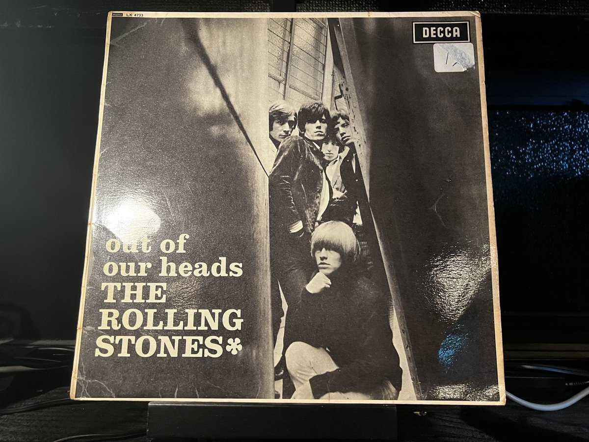 皆様お疲れ様です
携帯の忘れ物の件
解決しました
ご協力頂きありがとうございました

本日の1枚目

Out Of Our Heads/The Rolling Stones（1965）

#バーフジヤマ #レコードバー #レコード #バー #阿佐ヶ谷