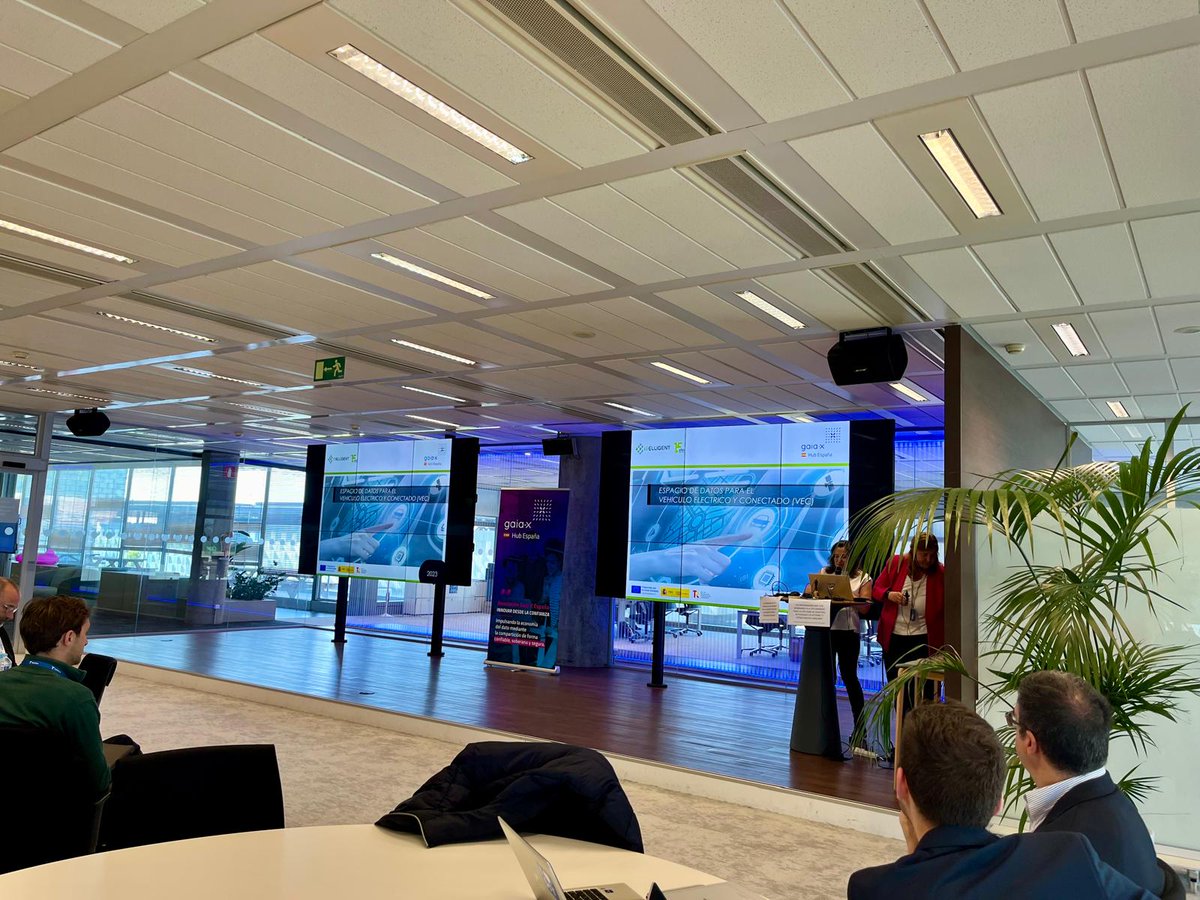 ITelligent_IT's tweet image. ⭐️ Nuestra CMO @BelenAlbarracin ha presentado un caso de uso sobre #espaciodedatos para el Vehículo Eléctrico Conectado (VEC) ⭐️
itelligent.es/project/espaci…

#DataSpace #GaiaX