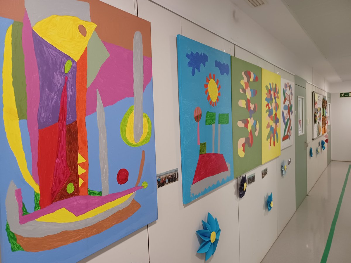 dsocialscat's tweet photo. Visita del conseller @carlescampuzano a la residència de la Fundació Estimia, un dels serveis que presta aquesta entitat que porta 60 anys treballant pel desenvolupament de les persones amb #disCapacitat física, psíquica i sensorial. 

La fundació atén totes les etapes de la vida dels usuaris també des de l'escola d'educació especial i el centre ocupacional.