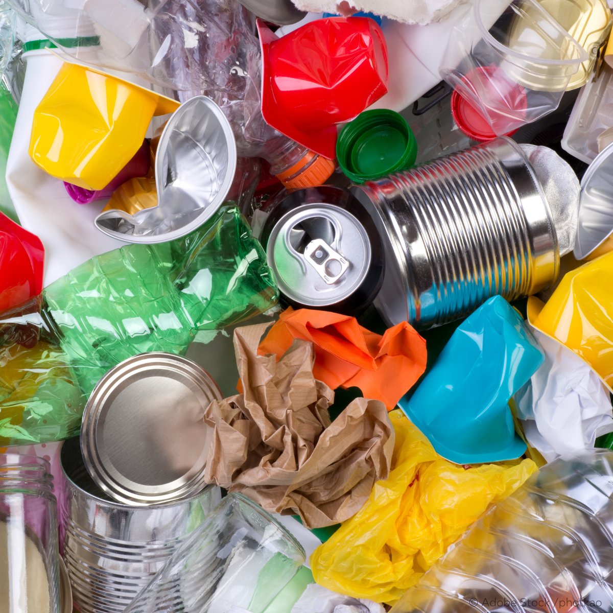 Europarl_EN's tweet photo. Parliament has adopted new measures to make packaging more sustainable and reduce packaging waste in the EU.

Certain single-use plastic packaging types will be banned from 1 January 2030.

Read more: https://t.co/op4e6oxMb3 https://t.co/WF1SniBLvi