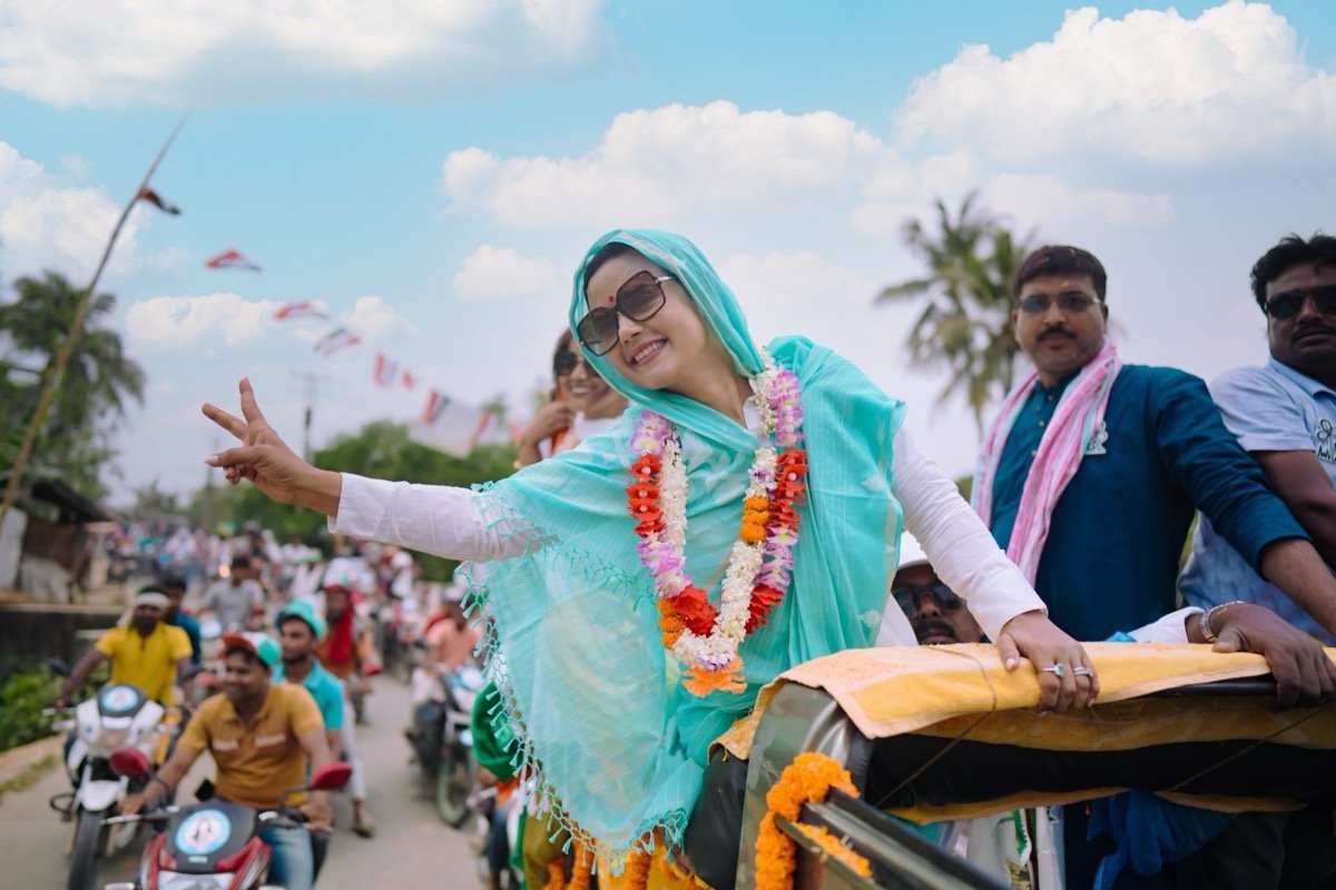 अभी तक सिर्फ महुआ मोइत्रा की तस्वीर बहुत खूबसूरत आ रही थी। आज गहलोत साहब ने भी महुआ जी को कड़ी टक्कर दी है। #LokSabhaElections2024