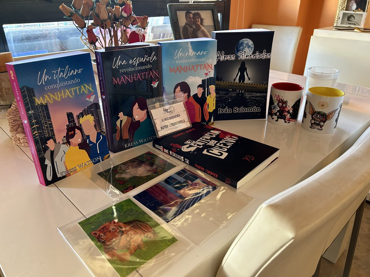 AlonMZ's tweet image. Aquí tenéis a mis nuevos niños que me traje del pasado #LibroForumElche2 creo que hice buena compra!!!