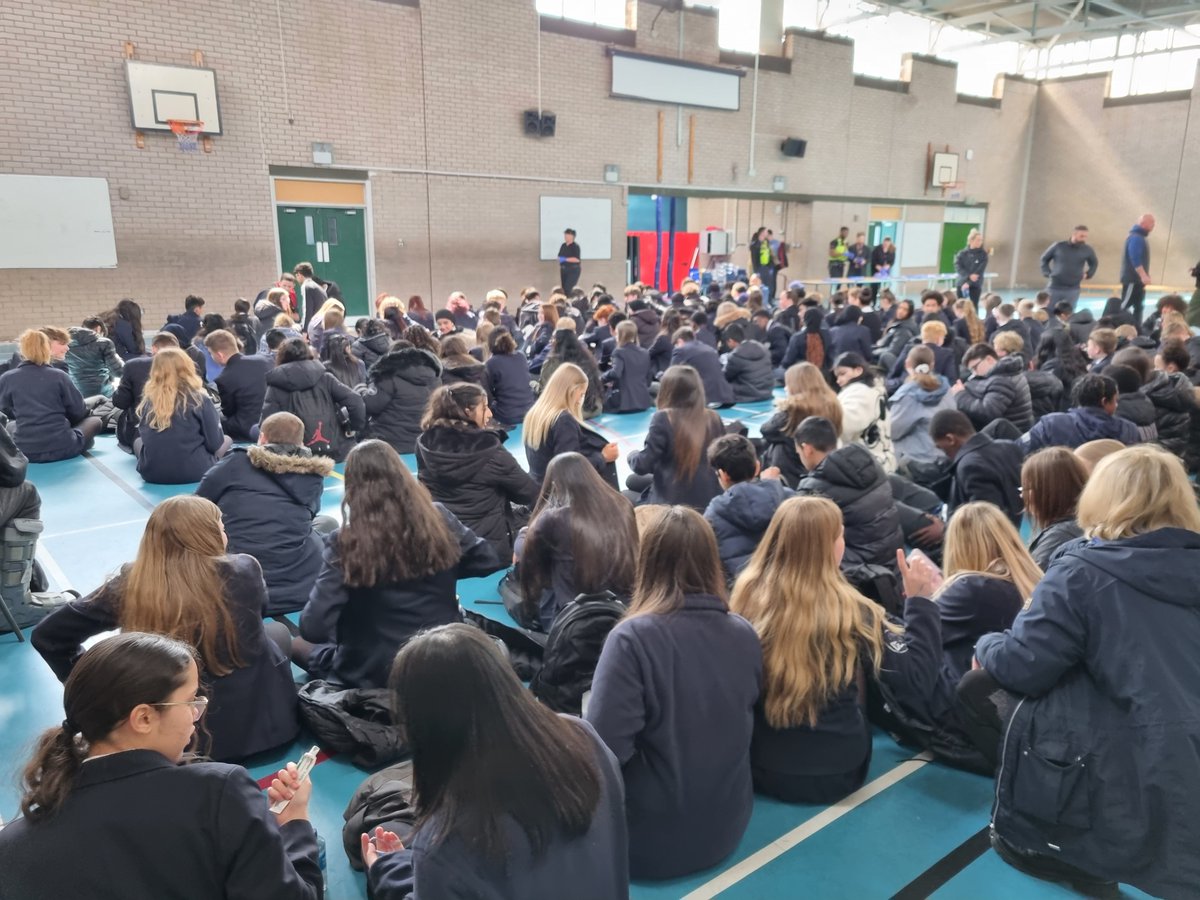 YardleyWMP's tweet photo. Officers have attended @ABIlsley on behalf of our colleagues @AcocksGreenWMP to assist with metal detector search to keep school children and others safe with school based officers present. #safetyisparamount https://t.co/75wV2p0bLS