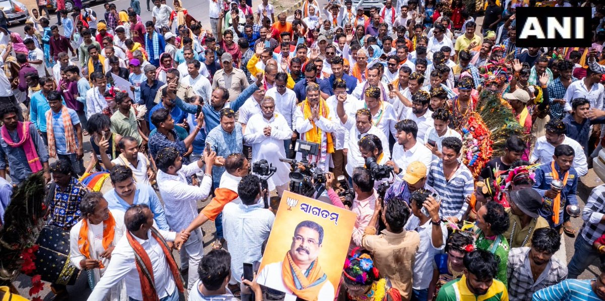 Union Minister and BJP Lok Sabha candidate from Sambalpur, Dharmendra Pradhan welcomed by party supporters at Athamallik under Sambalpur parliamentary constituency, Odisha.