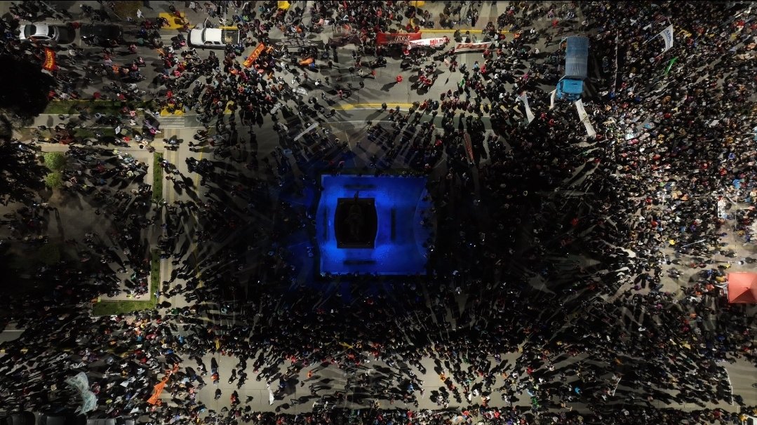 En el mundo actual a donde todos los países serios apuestan al desarrollo de la Economía del Conocimiento para generar servicios, capital, desarrollo a través de la formación calificada,  que estemos discutiendo por la #UniversidadPublica pública no tiene sentido.
#Neuquen HABLO.