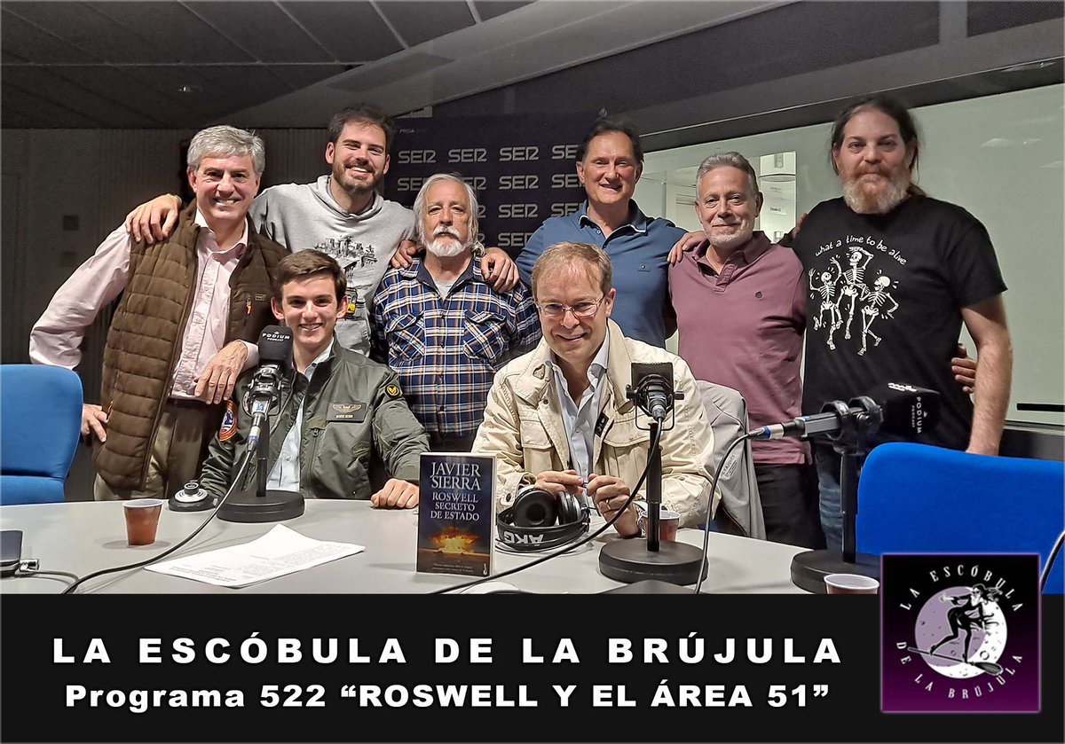 ¡Foto de grupo de nuestro nuevo podcast 'Roswell y el Área 51', con la participación de @Javier__Sierra y la colaboración de Martín Sierra! Un misterio que, a día de hoy, continúa sin una respuesta clara: open.spotify.com/show/5lf8QBe0p…