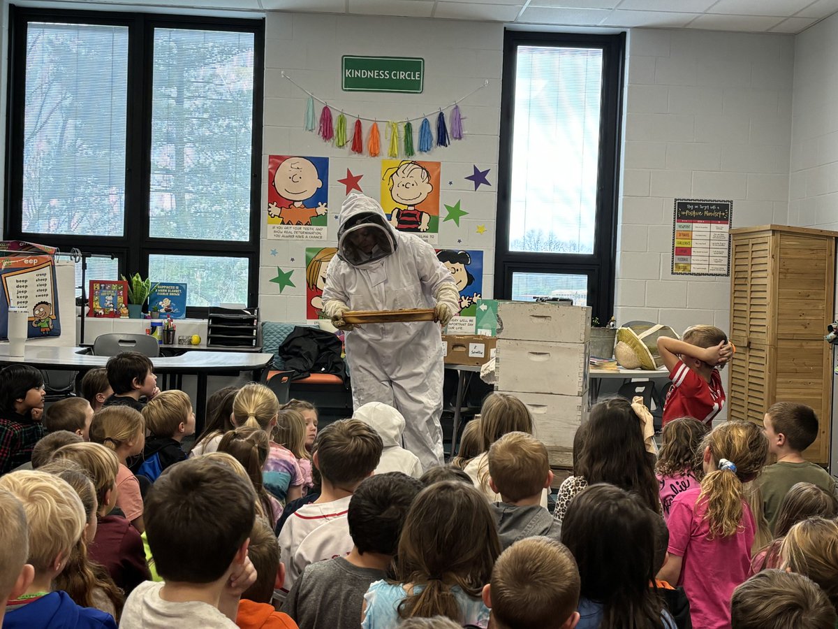 wayne_local's tweet image. Recently, our first graders had a buzzing good time learning about bees from Connie Shaffer! 🌸 After diving into insect studies, they wrapped up with a sweet visit from a local beekeeper. 🍯 Learning and fun go hand in hand! 📚✨ #BeeEducation #FirstGradeFun #LearningIsSweet