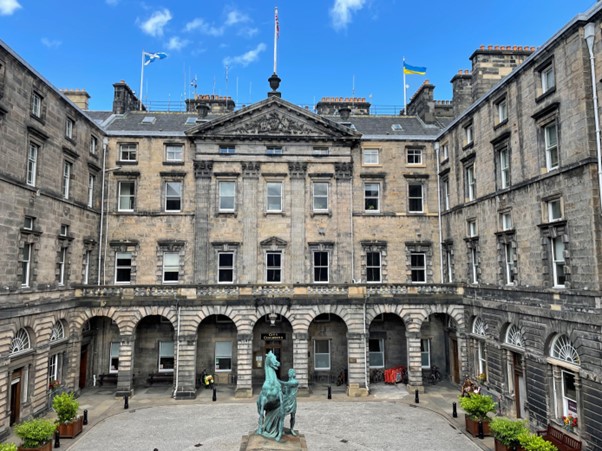 Tune into the Planning Committee at 2pm today. On the agenda - 
➡️Short Term Lets
➡️Framework for development in the west of the city
democracy.edinburgh.gov.uk/ieListDocument… #edinwebcast