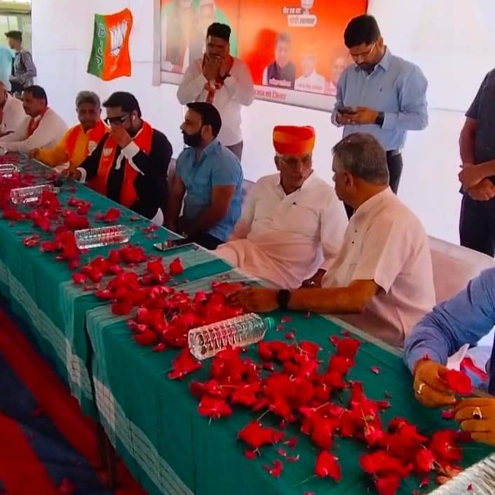 bharatbeniwal_'s tweet photo. युवाओं और संविदाकर्मियों ने पिछली सरकार में हुए पेपर लीक, भ्रष्टाचार, नई भर्तीयो व संविदा कर्मचारियों के नियमितिकरण जैसे प्रदेशव्यापी मुद्दों को लेकर लोकसभा चुनाव में भारतीय जनता पार्टी (BJP) को समर्थन दिया,
जिससे युवाओं की सभी मांगो को लोकसभा चुनाव के बाद और भी प्रमुखता के https://t.co/sq43qAVYhJ
