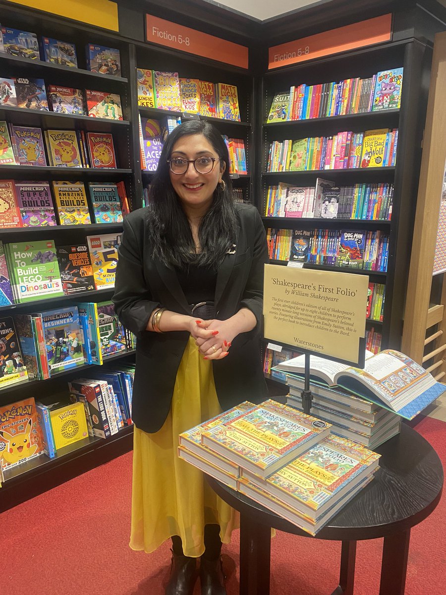 Thank you to the lovely @ShakespearesPa2 for popping into sign copies of the wonderful Shakespeare’s First Folio for Children!! This has been flying off our shelves and is one for all ages who are fans of the Bard. Pick up your copy today 📚