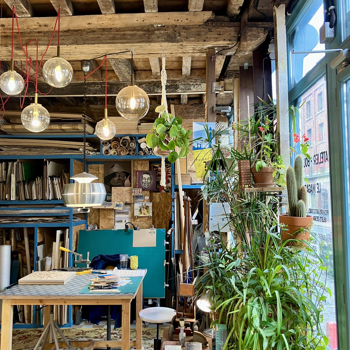 TheDudeCompany1's tweet photo. Aujourdâhui 13h-18h, Jeudi&Vendredi 11h-19h, Samedi 14h-19h.
#lemagasin #3ruedumagasin #vieuxlille #lille #quartiersaintandre_lille #atelierdartiste #impressionartisanale #pochoirsartistiques #serigraphie #objetsdesign #architecture #thedudecities #betonmoulé https://t.co/tfiXqLMj6E