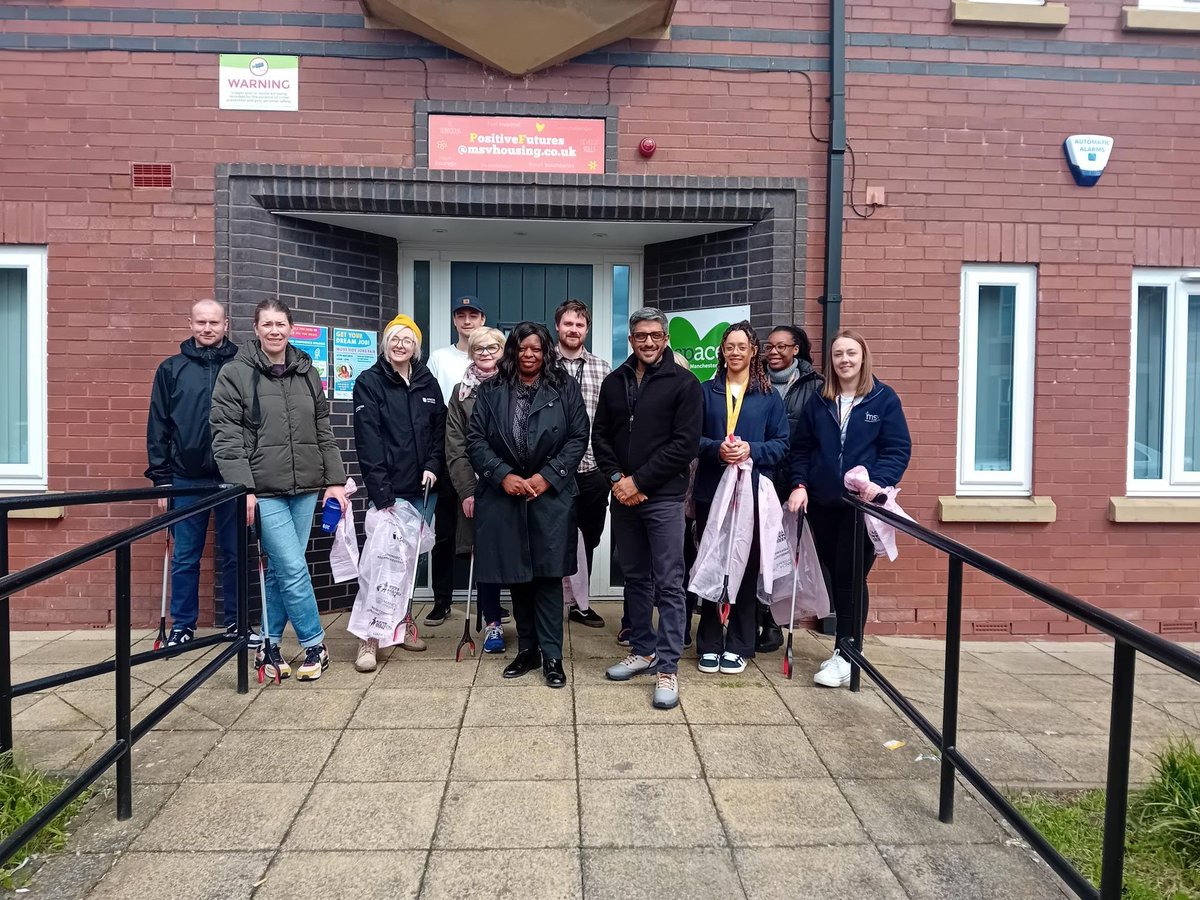 Today, the Central Neighbourhood Team joined with some amazing volunteers - residents, colleagues & community partners for a #DayofAction in Moss Side. Litter picking, removing fly-tipping, and chatting with residents about #ASB. A massive thanks to everyone involved! 💛💚🧡