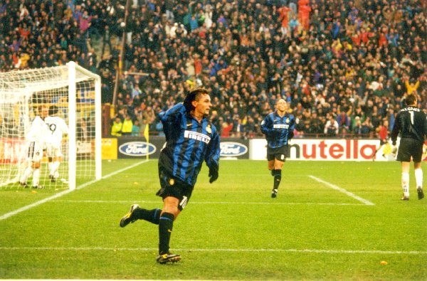 Roberto Baggio celebrates scoring for Inter.