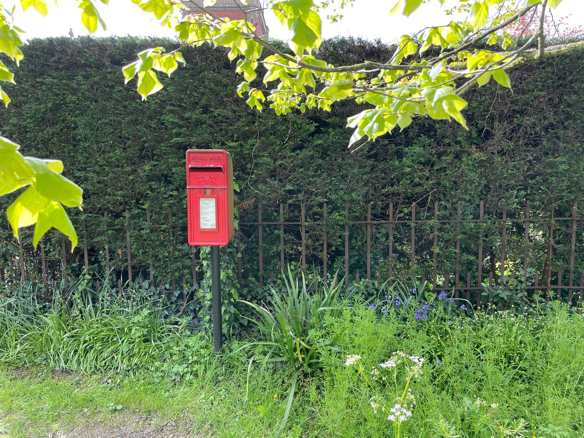 Often drive past this one but rarely stop; charming springtime scene in itself next to the equally lovely St Leonard's Malvern #PostboxSaturday