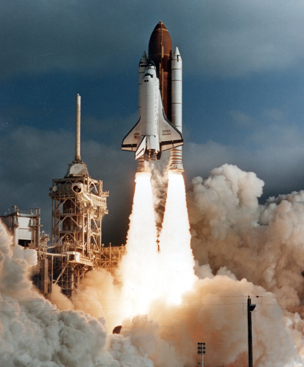 #OTD 24 April 1990, launch of the NASA/ESA @HUBBLE_space Telescope on Space Shuttle Discovery STS-31 from @NASAKennedy 🚀 🔭 Still going strong! 👏 👉 esa.int/Science_Explor…