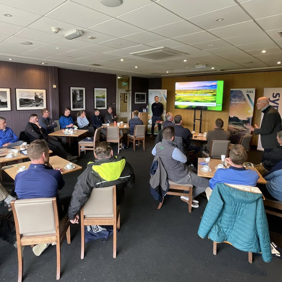 Ireland Tour, Day 2. We're at Castle Golf Club, near #Dublin discussing all things #DollarSpot, #AIMfungicide programs and the Turf Advisor App, which you get on the link below👇 syngentaturf.co.uk/turf-advisor-a…