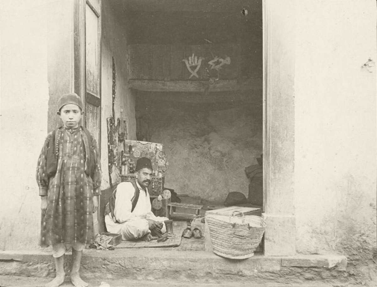 The photo of the goldsmith comes from a series of about twenty pictures of craftsmen taken in the Jewish quarter of the medina of #Tripoli in early January 1912. 

📷 Gaston Cherau 

#LibyanTales #Libya #ليبيا