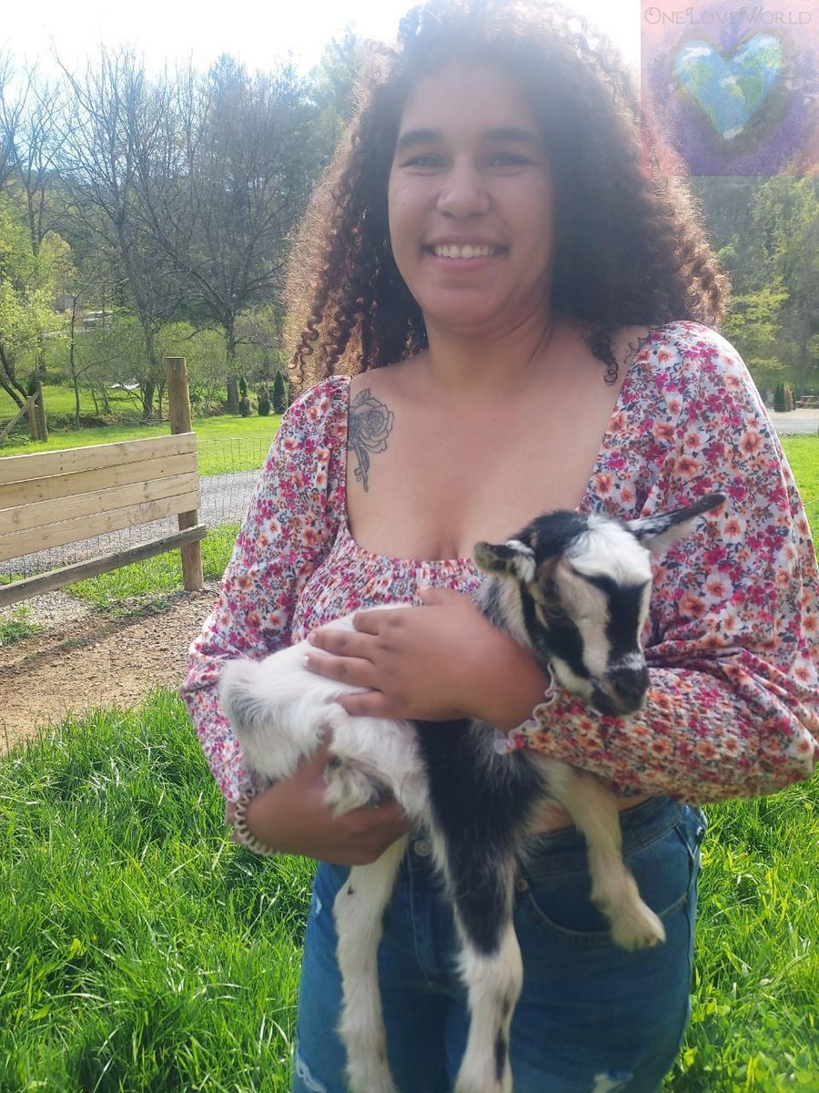 LaLaIndieMaker's tweet photo. Reasons to side hustle

I'm grateful for a job
See how one might feel drowned by the lack of purpose

My reason is this beautiful damsel &amp;  the medication for the rest of her life so the world gets that smile.

It's why I count blessing while I count boxes.

#Grateful4 https://t.co/qHcAHYpTZN