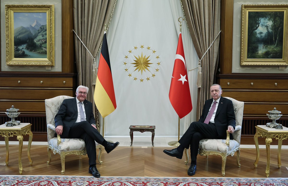 Cumhurbaşkanımız @RTErdogan, Almanya Federal Cumhuriyeti Cumhurbaşkanı Frank-Walter Steinmeier ile görüştü.