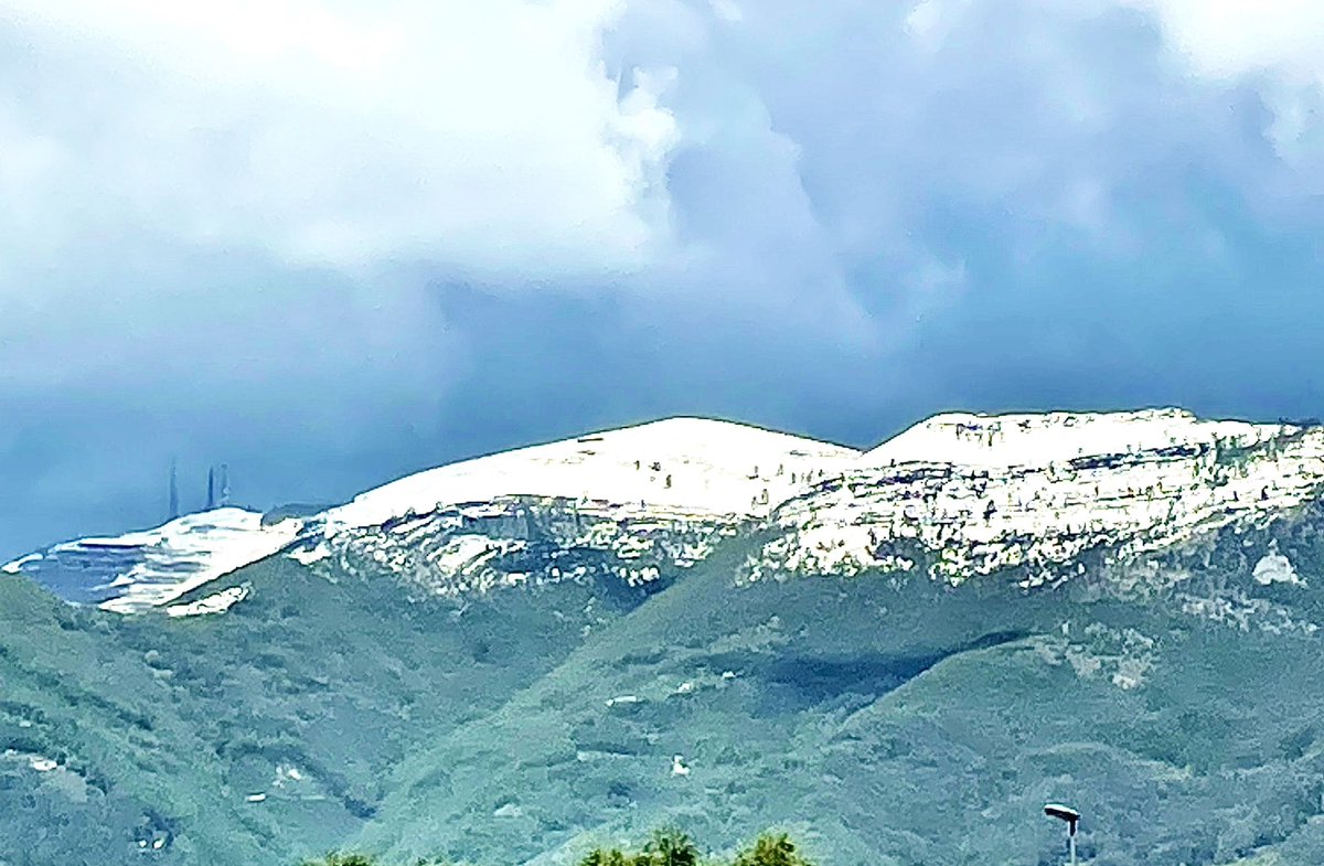 Il #CambiamentoClimatico riscalda il pianeta?
Ieri a San Giorgio mezzo metro di neve a 1.100 metri di altezza.

#Bergamo e dintorni.