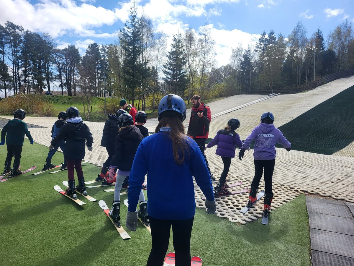 @KellandsPS Promise Group are at Alford skiing today! All showing determination, resilience, courage and encouragement!  @LLAberdeenshire #KeepThePromise #KellandsFamily