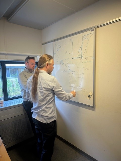 Strategic Organization Design group (@sod_unit) on Twitter photo We are lucky to have <a href="/officialberger/">Julian Berger</a> <a href="/arc_mpib/">Center for Adaptive Rationality (MPIB, Berlin)</a> on a research stay at SOD, funded by @DataScienceDK! Here you see Julian and Michael working out the relationship between screening functions and signal detection theory, and brainstorming on hybrid human-machine decision-making 🤖👩🦰 We are lucky to have <a href="/officialberger/">Julian Berger</a> <a href="/arc_mpib/">Center for Adaptive Rationality (MPIB, Berlin)</a> on a research stay at SOD, funded by @DataScienceDK! Here you see Julian and Michael working out the relationship between screening functions and signal detection theory, and brainstorming on hybrid human-machine decision-making 🤖👩🦰