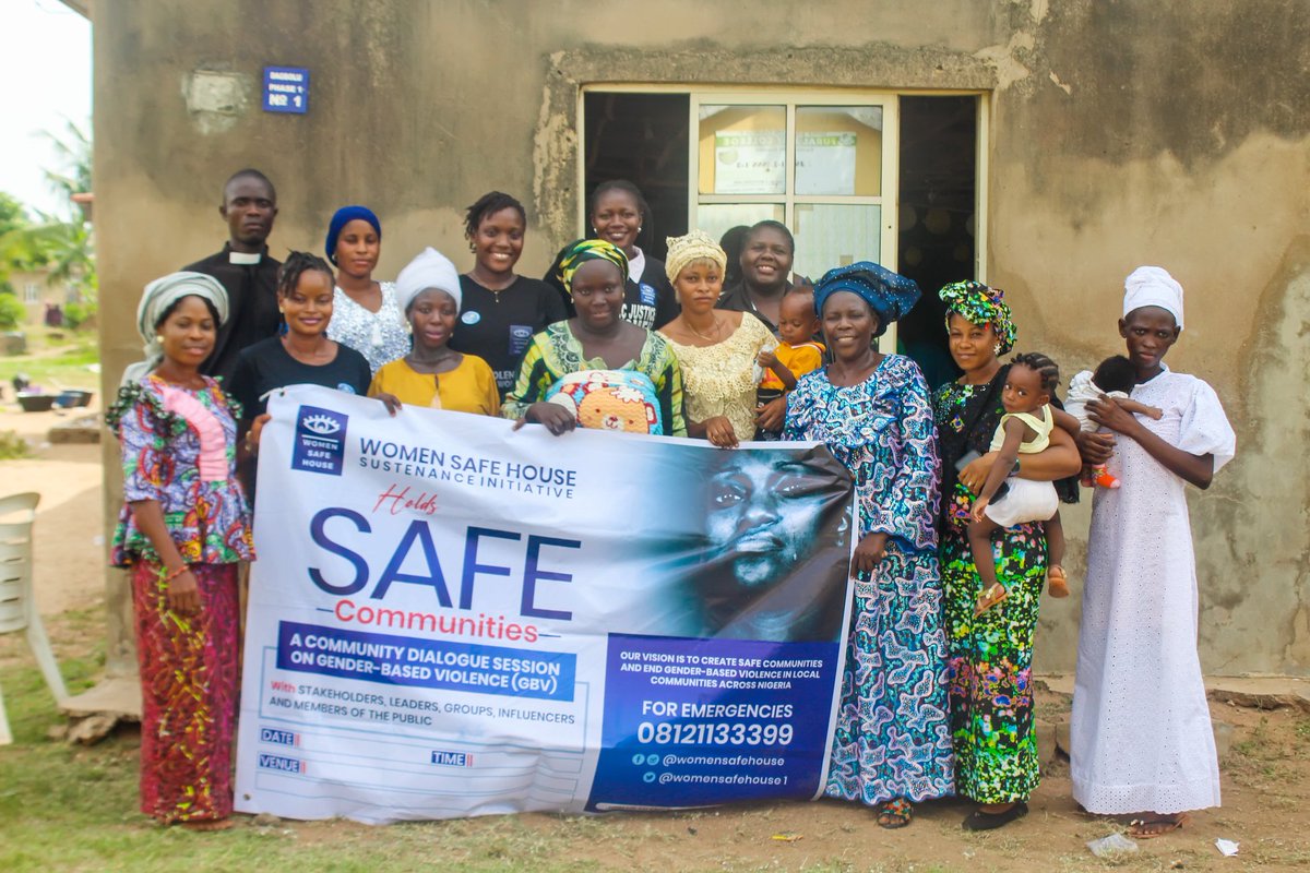 Our SAFE Communities program held at Moniya Ibadan, Oyo State. Our team engaged several women in the community on Sexual and Gender-based  violence awareness and prevention. 

#GBVmustEND
#womensafehouse
#gbvawareness
#EndViolenceAgainstWomen 
#EndVAWG
#notorape
#notogbv