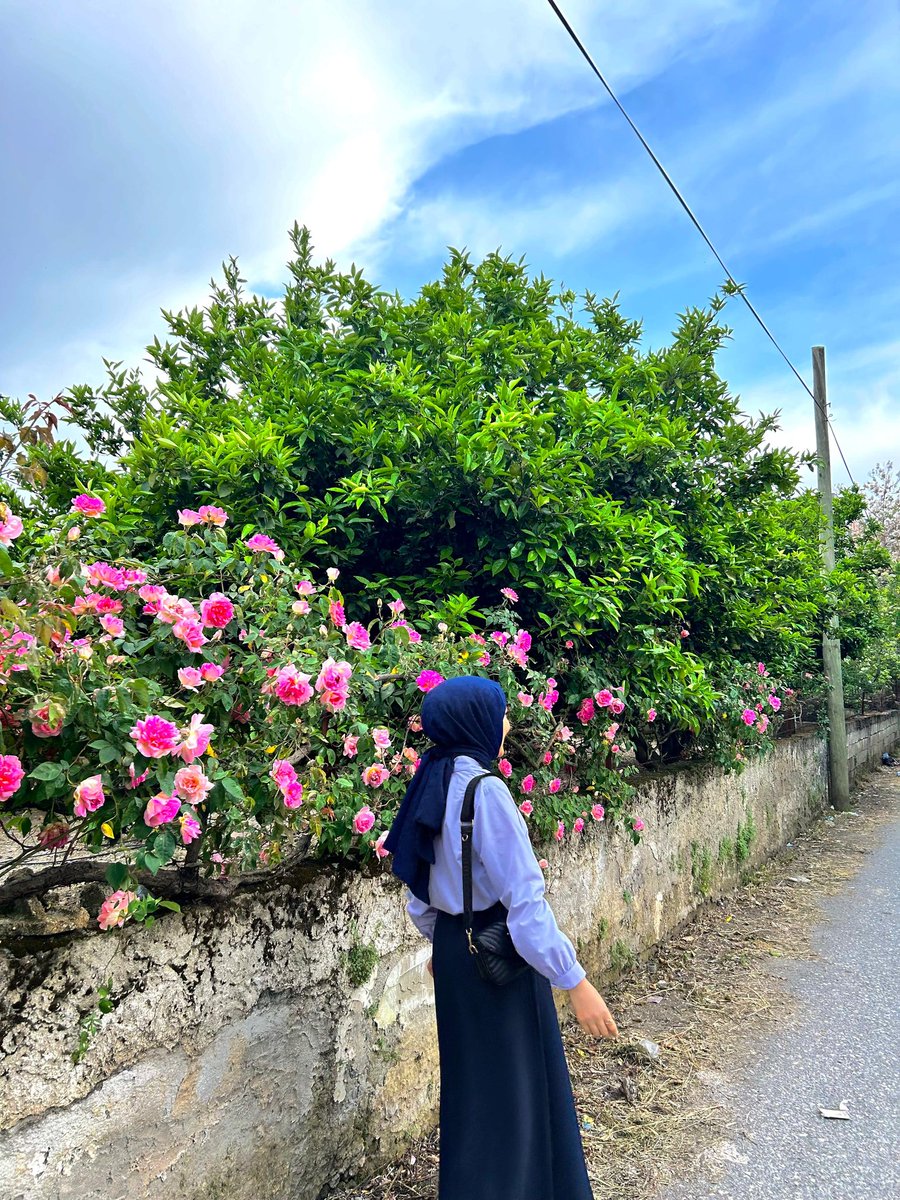 "Çiçekte benim çiçekli günlerde" demeyen bir ben kalmıştım.