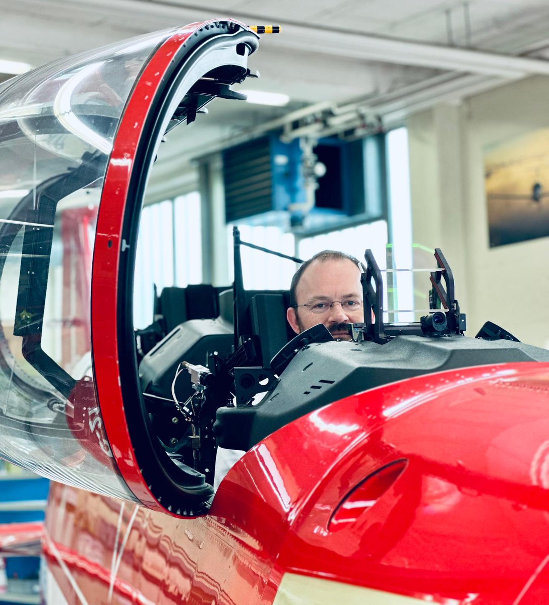 @UKEmbassyBerne @KantonNW @PilatusAircraft Trying different kinds of simulators at @PilatusAircraft in Stans, @KantonNW. I particularly enjoyed the virtual reality & landing simulations!