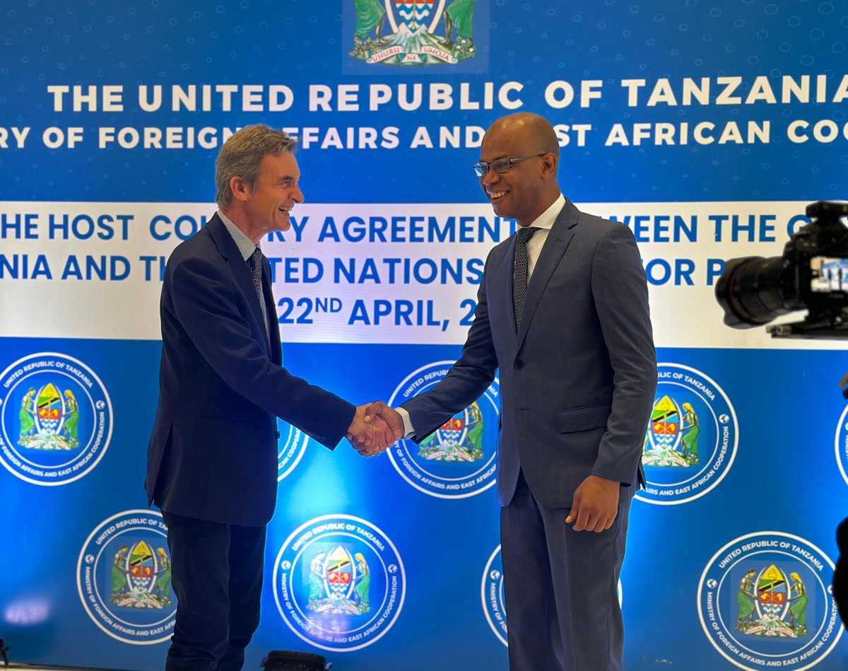 UNOPS & the Govt of 🇹🇿 recently signed an agreement, enhancing their collaboration to achieve the SDGs in Tanzania. The signing was led by @mfa_tanzania’s Minister, Hon. @JMakamba, with ambassadors, govt officials, & the UNOPS team in attendance.