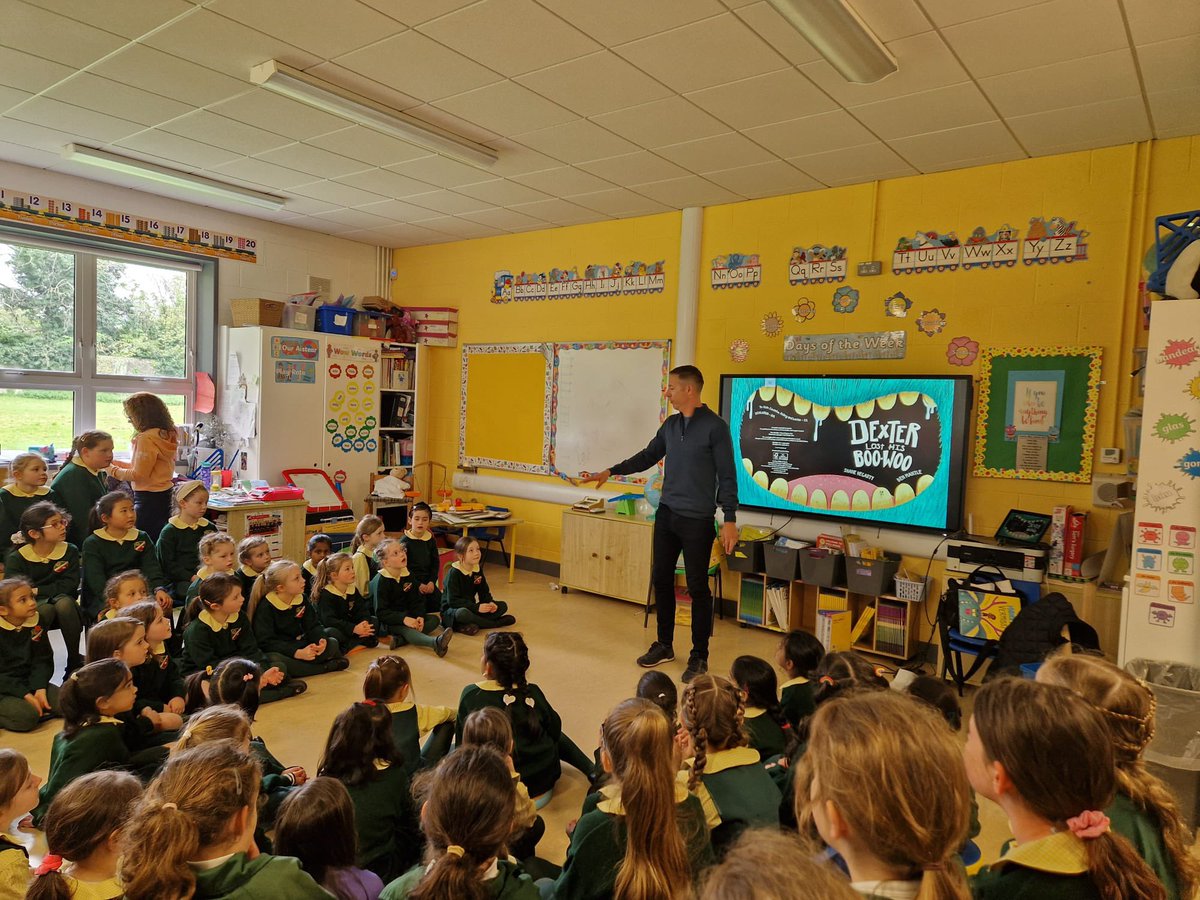 We had a wonderful visit from author Shane Hegarty today who read his new book ‘Dexter lost his BooWoo’ for Senior Infants and 1st classes 🌟 @shanehegarty 📖