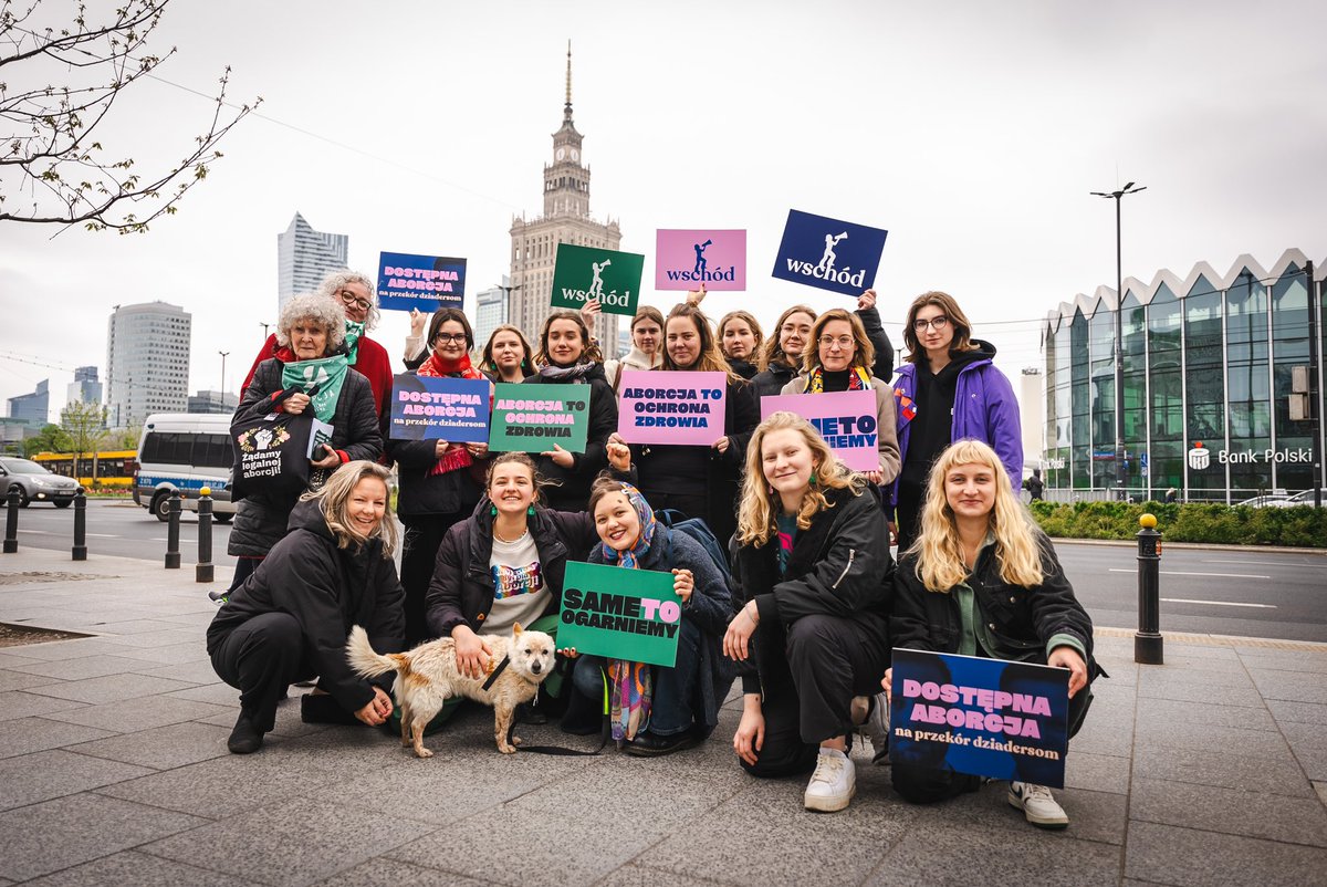 ‼️PILNE: Właśnie wystartowałyśmy z naszą 🇪🇺 inicjatywą, aby wywalczyć dostęp do aborcji w UE. Potrzebujemy 1 MILIONA PODPISÓW - możecie złożyć swój na sametoogarniemy.pl 🫰 Nie będziemy czekać aż @donaldtusk albo @szymon_holownia się ogarną. SAME TO OGARNIEMY! ✊♥️