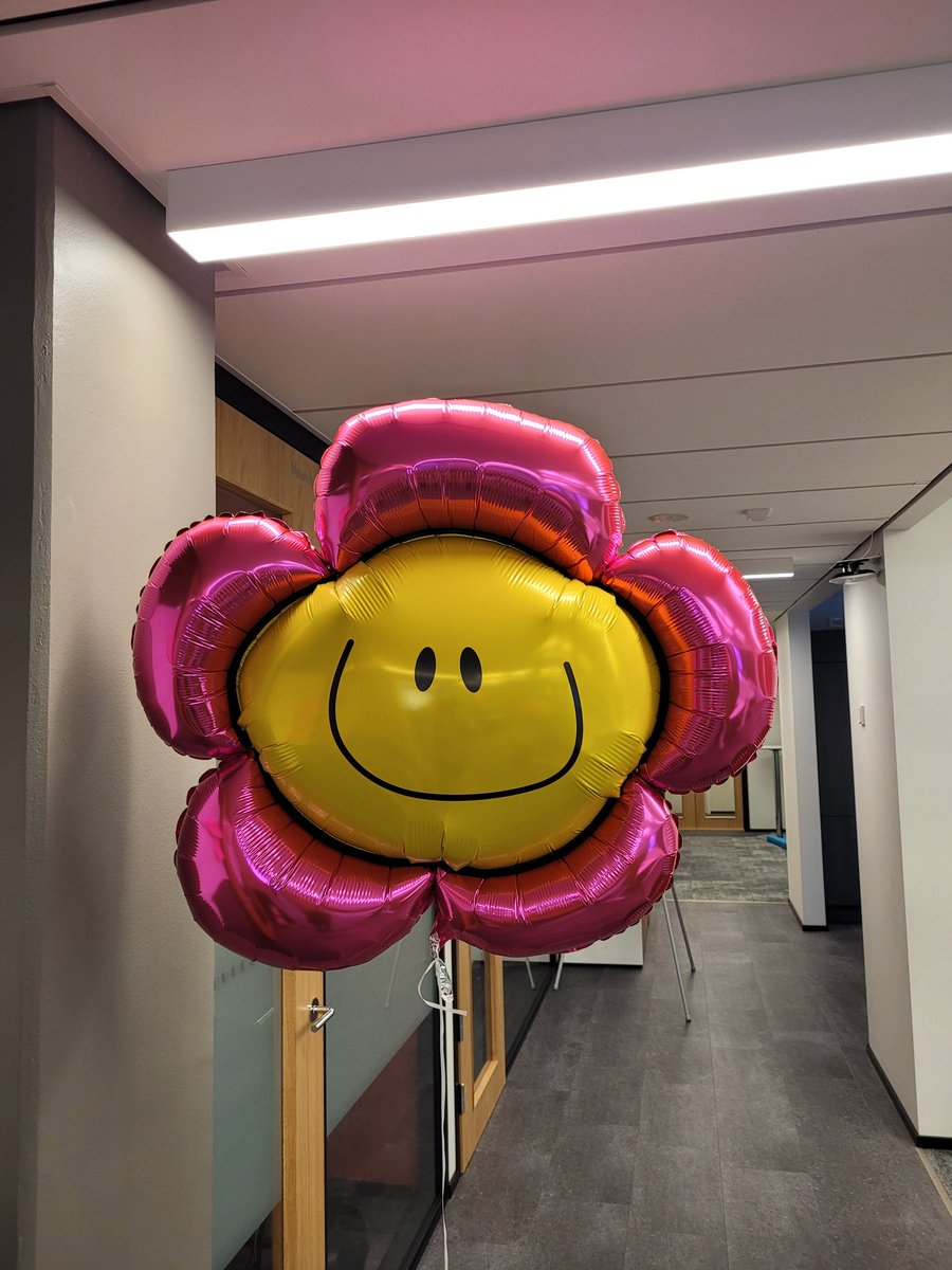 Tänään oli UNAn tiimipäivä teemalla "PikkuVappu". Iloisia ihmisiä ja hyviä ideoita kera siman ja munkin.  Asiakasterveisiä meille  toi <a href="/KHarjapaa/">Kaisa-Liisa Harjapää</a> EskoSystemsiltä. Asiakasarvoa luoden eteenpäin. #unaoy #yhteistyö #sote